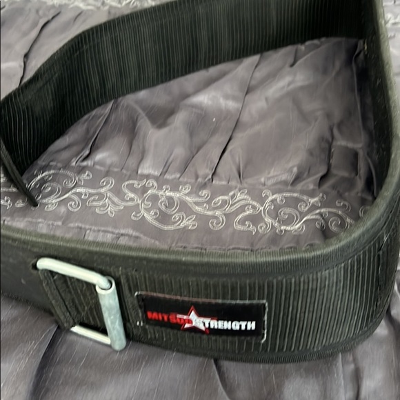 Weightlifting Belt - Picture 2 of 4